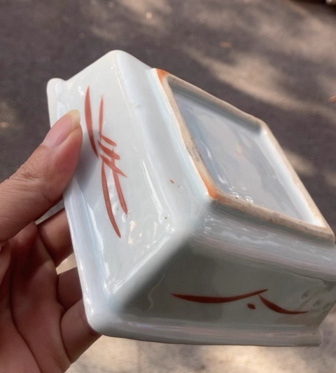 古玩陶瓷日本明治紅綠彩花卉紋四方盤真品鑒賞圖