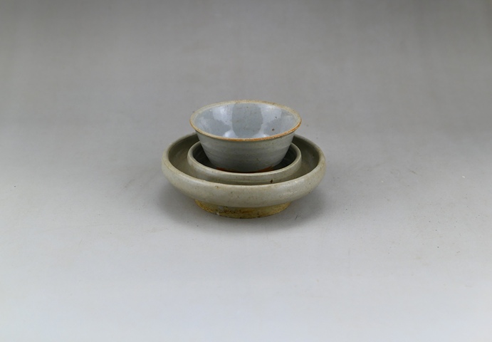 古玩陶瓷明代龍泉窯青瓷杯和明代龍泉窯青瓷杯托（一套拍賣）拍賣，當(dāng)前價(jià)格33元