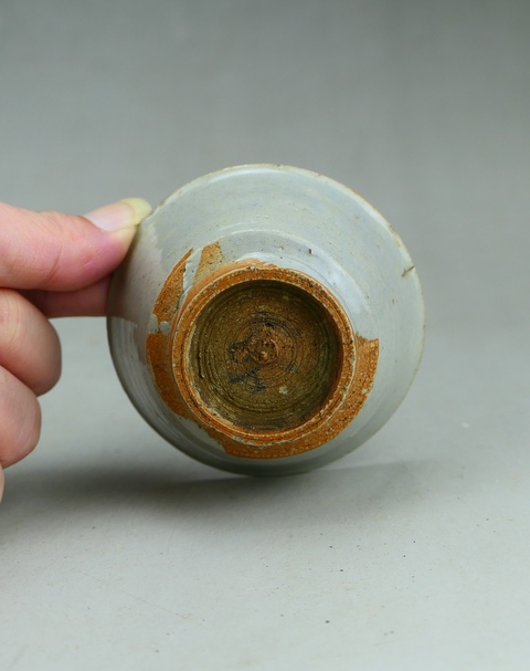 古玩陶瓷明代龍泉窯青瓷杯和明代龍泉窯青瓷杯托（一套拍賣）拍賣，當(dāng)前價(jià)格33元