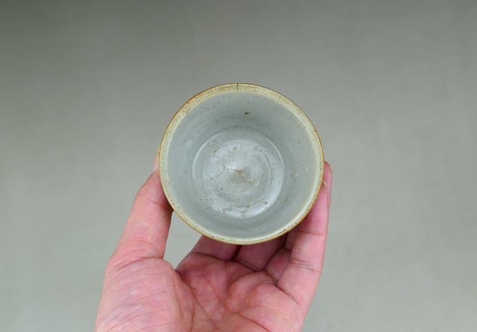 古玩陶瓷明代龍泉窯青瓷杯和明代龍泉窯青瓷杯托（一套拍賣）拍賣，當(dāng)前價(jià)格33元