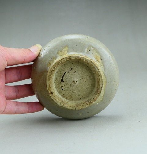 古玩陶瓷明代龍泉窯青瓷杯和明代龍泉窯青瓷杯托（一套拍賣）拍賣，當(dāng)前價(jià)格33元