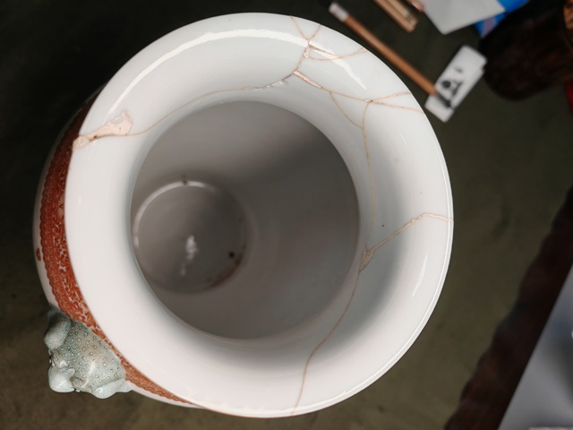 古玩陶瓷粉彩人物雙耳瓶真品鑒賞圖