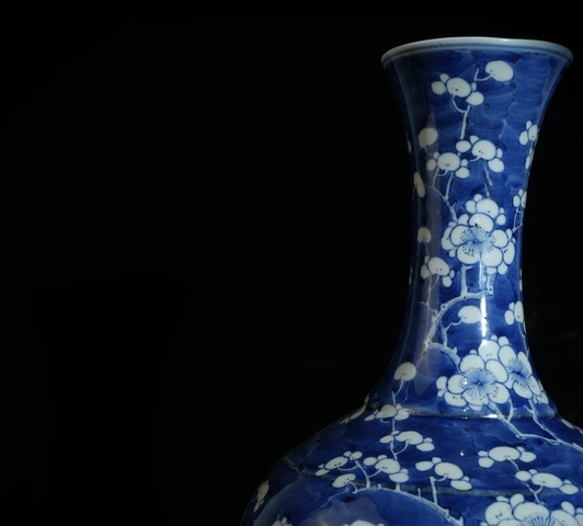 古玩陶瓷青花冰梅花卉紋賞瓶真品鑒賞圖