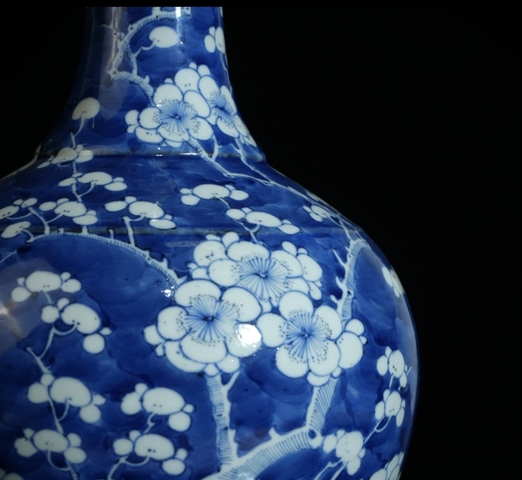 古玩陶瓷青花冰梅花卉紋賞瓶真品鑒賞圖