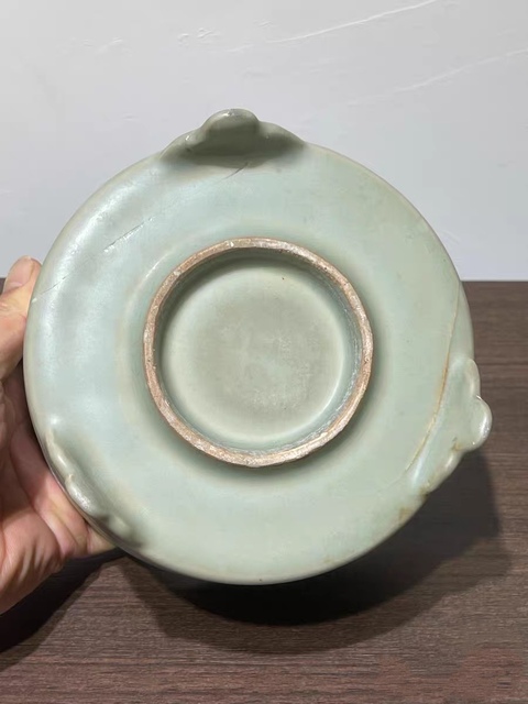 古玩陶瓷龍泉窯玄紋三足爐真品鑒賞圖