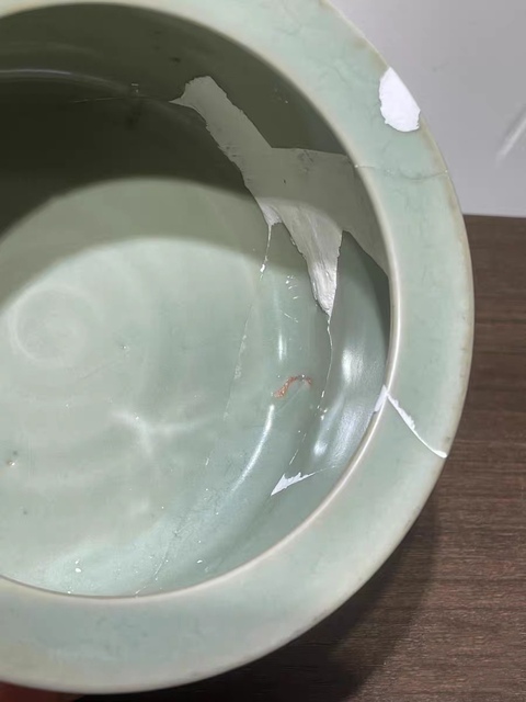 古玩陶瓷龍泉窯玄紋三足爐真品鑒賞圖