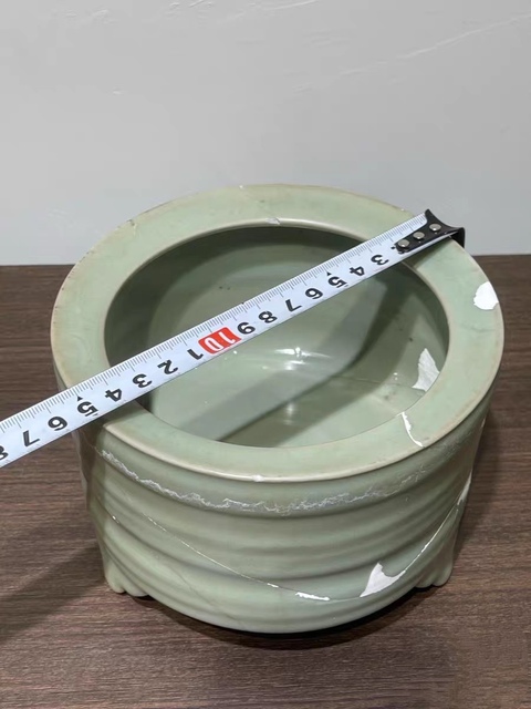 古玩陶瓷龍泉窯玄紋三足爐真品鑒賞圖