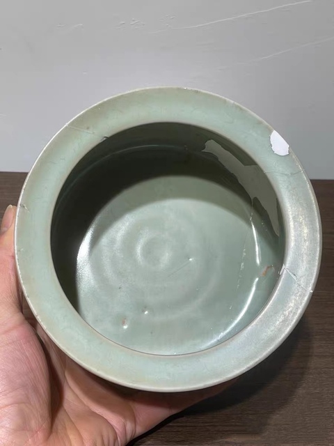 古玩陶瓷龍泉窯玄紋三足爐真品鑒賞圖