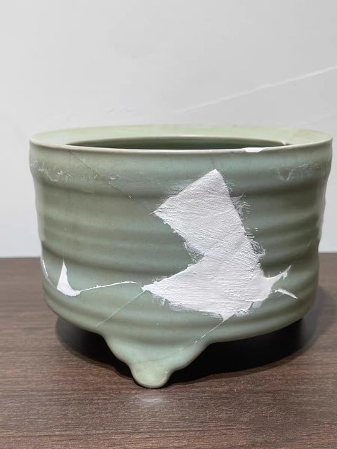 古玩陶瓷龍泉窯玄紋三足爐真品鑒賞圖