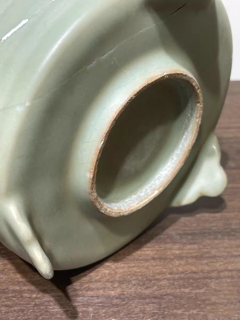 古玩陶瓷龍泉窯玄紋三足爐真品鑒賞圖