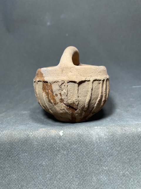 古玩陶瓷禹州紅陶線條提梁小罐拍賣，當前價格0元