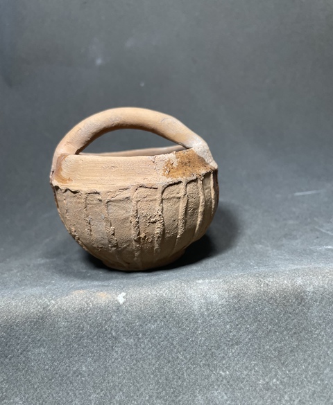 古玩陶瓷禹州紅陶線條提梁小罐拍賣，當前價格0元