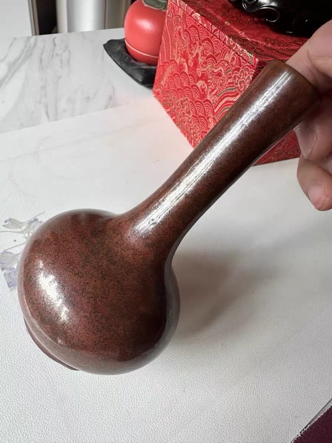 古玩陶瓷乾隆鐵銹釉荸薺瓶真品鑒賞圖