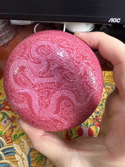 古玩陶瓷創匯胭脂紅釉軋道龍紋蓋盒拍賣，當前價格3888元
