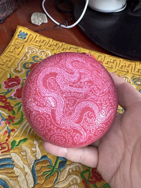 古玩陶瓷創匯胭脂紅釉軋道龍紋蓋盒拍賣，當前價格3888元