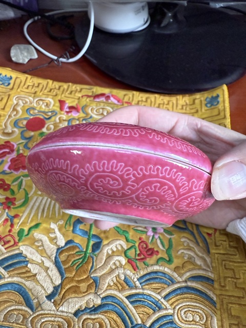 古玩陶瓷創匯胭脂紅釉軋道龍紋蓋盒拍賣，當前價格3888元