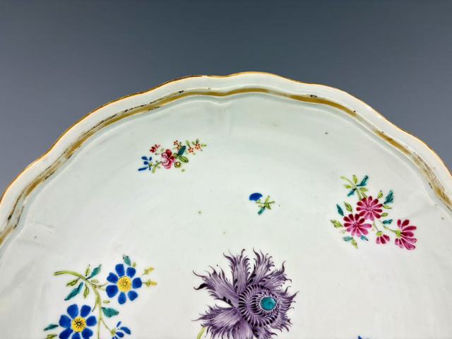 古玩陶瓷清中期·粉彩加藍料彩花卉花口深腹大盤拍賣，當前價格188元