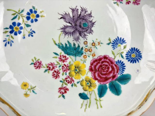 古玩陶瓷清中期·粉彩加藍料彩花卉花口深腹大盤拍賣，當前價格188元