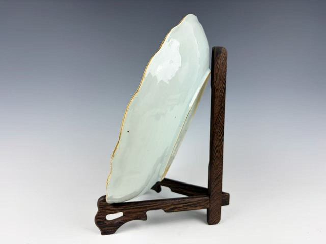 古玩陶瓷清中期·粉彩加藍料彩花卉花口深腹大盤拍賣，當前價格188元