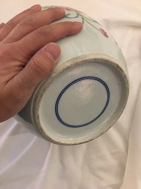 古玩陶瓷花卉紋粉彩罐真品鑒賞圖
