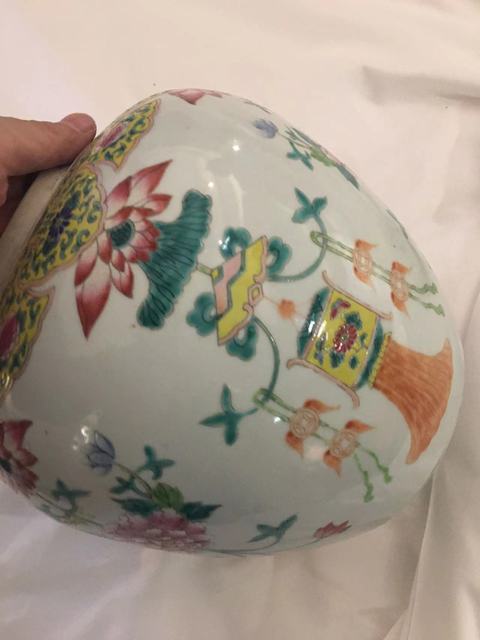 古玩陶瓷花卉紋粉彩罐真品鑒賞圖