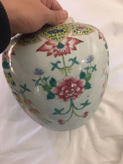 古玩陶瓷花卉紋粉彩罐真品鑒賞圖