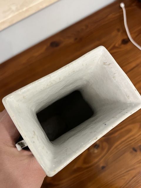 古玩陶瓷清乾隆廣彩青花描金開光人物紋方瓶真品鑒賞圖