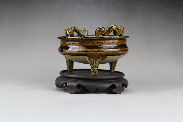 古玩陶瓷精品:明末清初青釉雙耳三獸足香爐（文房雅器拍賣，當前價格1200元