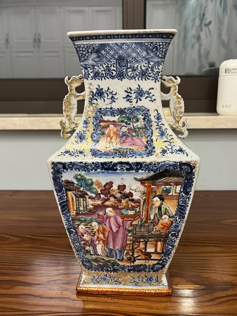 古玩陶瓷青花廣彩花卉開窗人物故事紋螭龍耳方瓶真品鑒賞圖