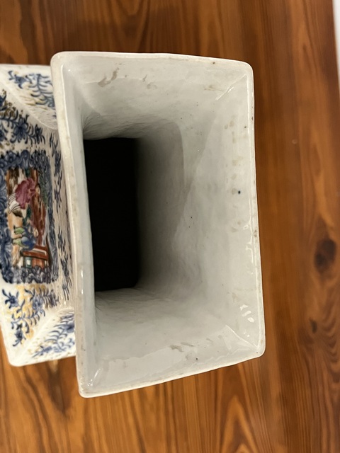 古玩陶瓷青花廣彩花卉開窗人物故事紋螭龍耳方瓶真品鑒賞圖