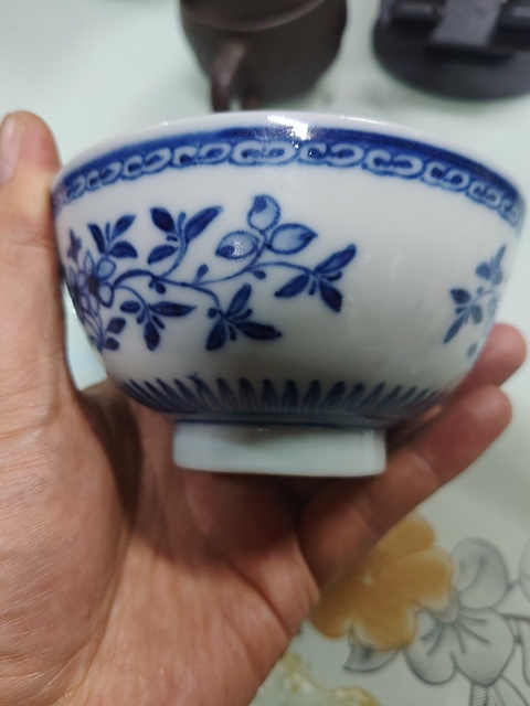 古玩陶瓷清中期 青花折枝花卉紋碗真品鑒賞圖