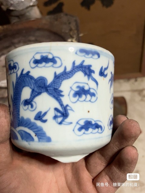 古玩陶瓷青花雙龍戲珠紋香爐真品鑒賞圖