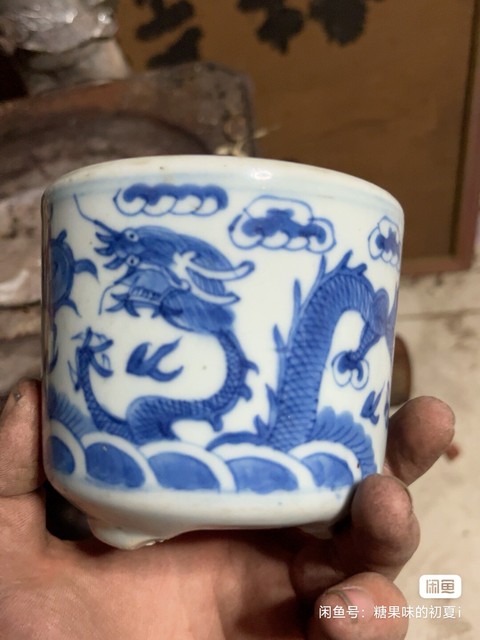 古玩陶瓷青花雙龍戲珠紋香爐真品鑒賞圖