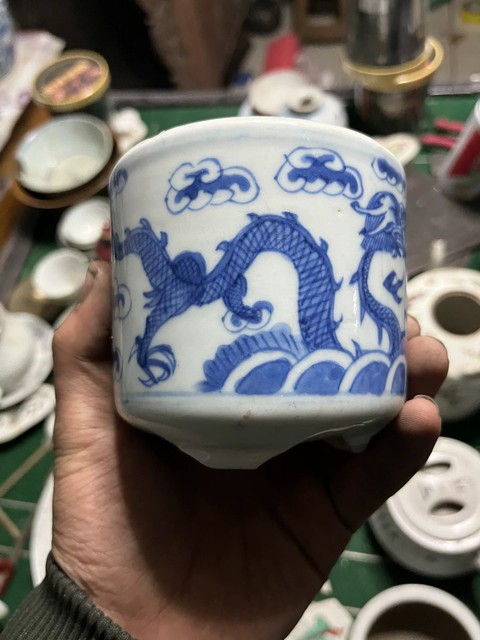 古玩陶瓷青花雙龍戲珠紋香爐真品鑒賞圖