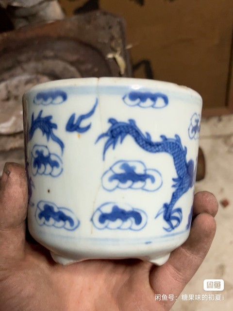 古玩陶瓷青花雙龍戲珠紋香爐真品鑒賞圖