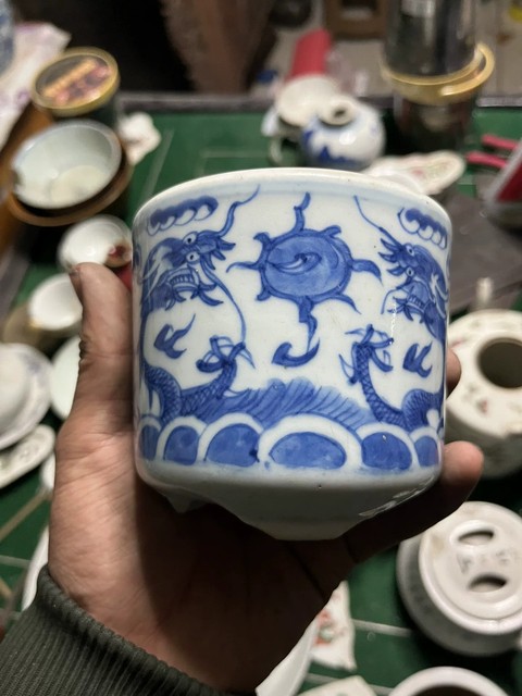 古玩陶瓷青花雙龍戲珠紋香爐真品鑒賞圖