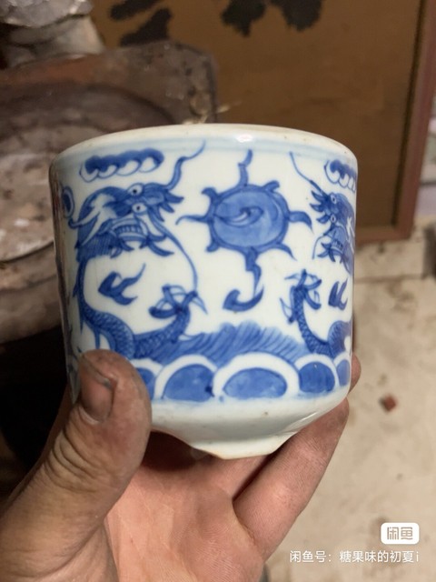 古玩陶瓷青花雙龍戲珠紋香爐真品鑒賞圖