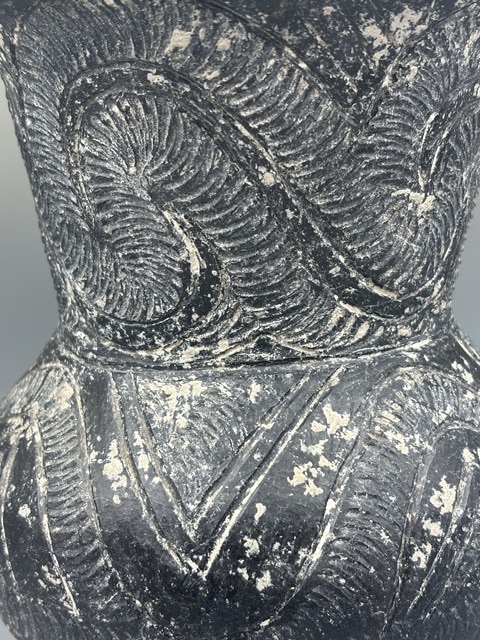 古玩陶瓷龍山文化·龍紋四足尊拍賣(mài)，當(dāng)前價(jià)格200000元