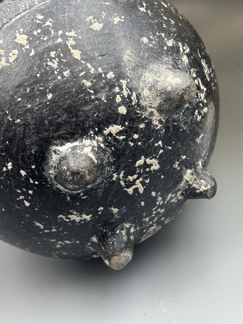 古玩陶瓷龍山文化·龍紋四足尊拍賣(mài)，當(dāng)前價(jià)格200000元