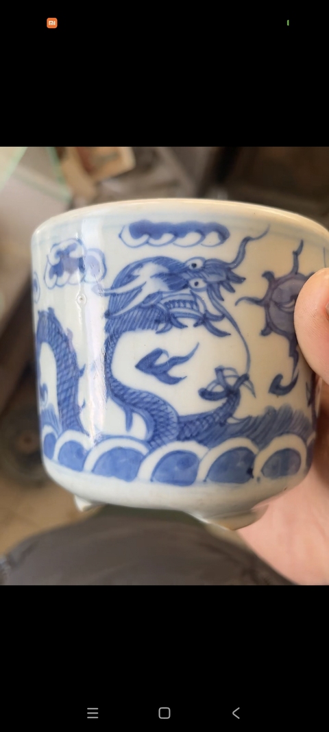 古玩陶瓷二龍戲珠青花三足筒式香爐真品鑒賞圖