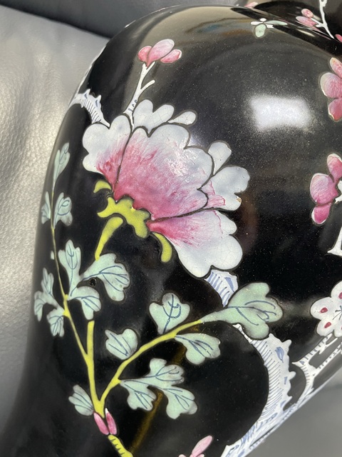 古玩陶瓷墨地粉彩觀音瓶拍賣(mài)，當(dāng)前價(jià)格2880元