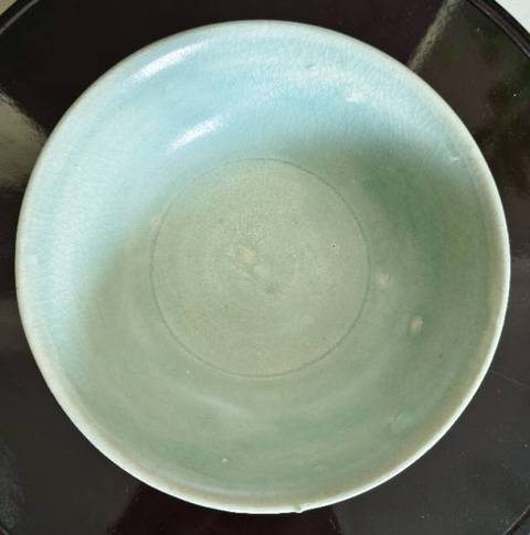 古玩陶瓷龍泉窯青釉碗真品鑒賞圖