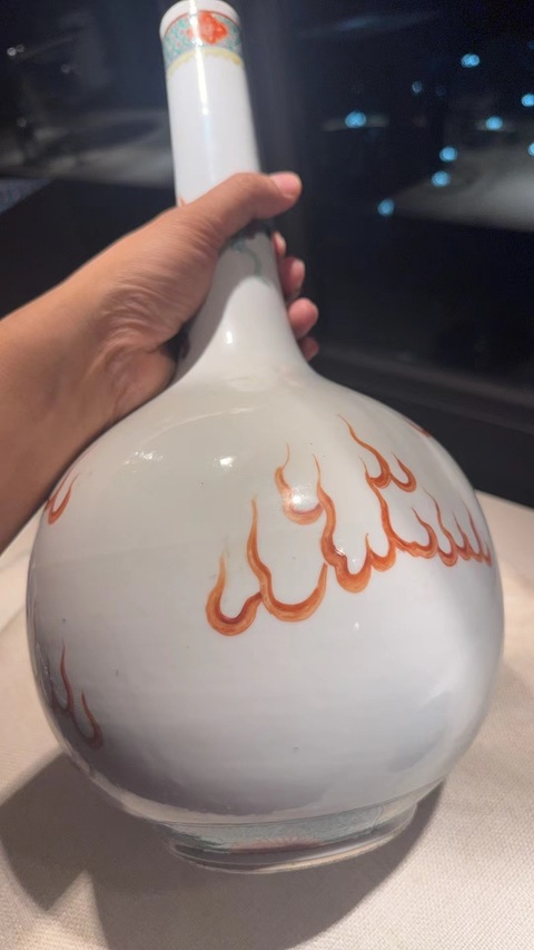 古玩陶瓷五彩獅子錐把瓶真品鑒賞圖