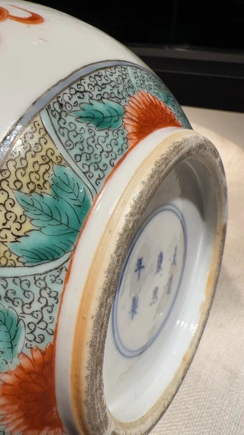 古玩陶瓷五彩獅子錐把瓶真品鑒賞圖