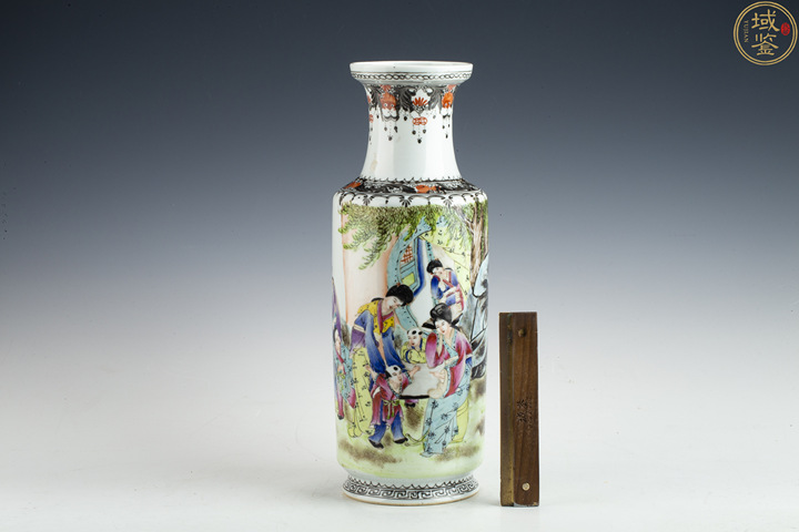 古玩陶瓷民國·粉彩仕女嬰戲紋棒槌瓶拍賣，當(dāng)前價格496元