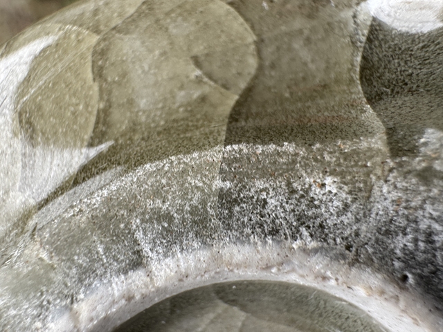 古玩陶瓷龍泉青釉三足筒爐真品鑒賞圖