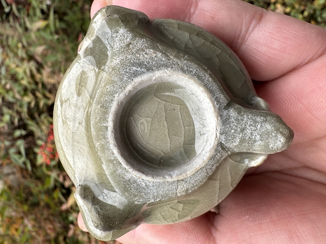 古玩陶瓷龍泉青釉三足筒爐真品鑒賞圖