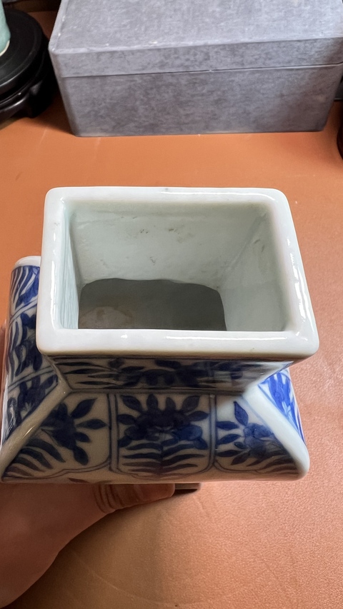 古玩陶瓷青花瓶真品鑒賞圖