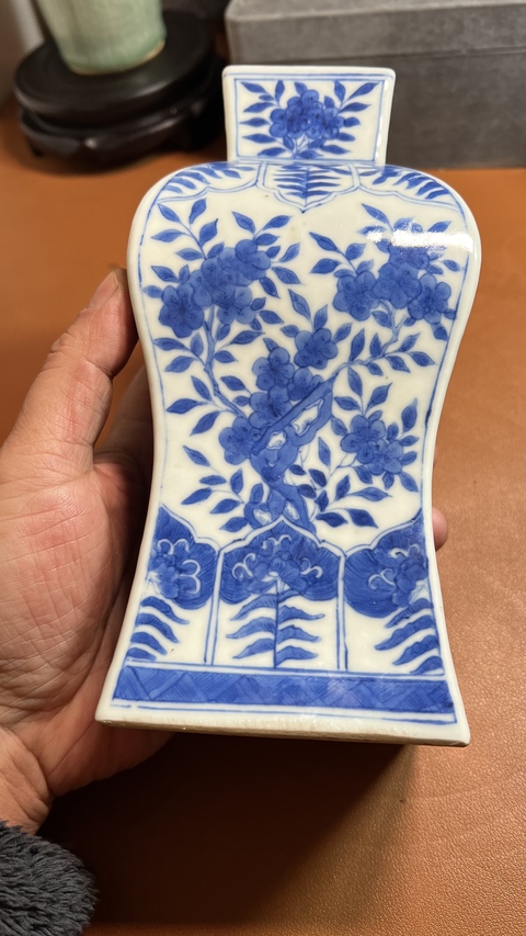 古玩陶瓷青花瓶真品鑒賞圖