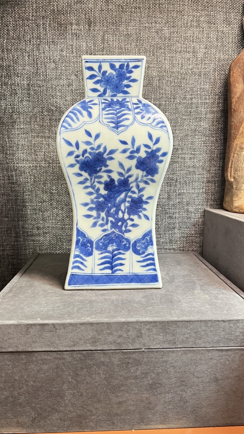 古玩陶瓷青花瓶真品鑒賞圖